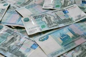 en bakgrund av sedlar av 1000 rubel. valuta utbyta Betygsätta. foto