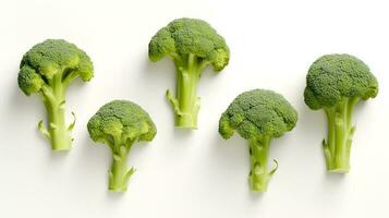 Foto av broccoli isolerat på vit bakgrund