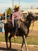 apore, goias, Brasilien - 05 07 2023 häst ridning händelse öppen till de offentlig foto