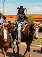 apore, goias, Brasilien - 05 07 2023 häst ridning händelse öppen till de offentlig foto