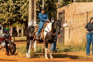 apore, goias, Brasilien - 05 07 2023 häst ridning händelse öppen till de offentlig foto