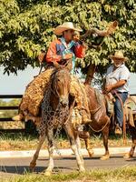 apore, goias, Brasilien - 05 07 2023 häst ridning händelse öppen till de offentlig foto
