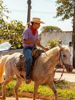 apore, goias, Brasilien - 05 07 2023 häst ridning händelse öppen till de offentlig foto