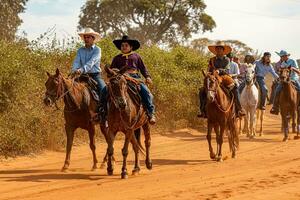 apore, goias, Brasilien - 05 07 2023 häst ridning händelse öppen till de offentlig foto