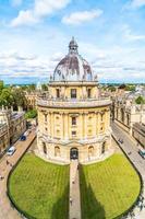 oxford, Storbritannien - 29 aug 2019 - upphöjd utsikt över radcliffe-kamera och omgivande byggnader, oxford, oxfordshire, england, Storbritannien foto