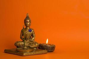 buddha och ljus hantverk foto
