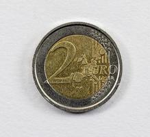 fotografi av ett mynt på två euro