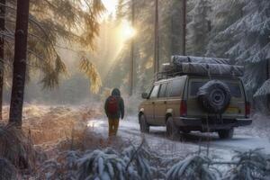 en man promenader förbi de bil i en snöig skog för camping. generativ ai foto