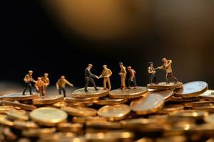 en grupp av miniatyr- människor klättrande upp en lugg av mynt. resa av uppnå företag tillväxt i en konkurrenskraftig marknadsföra. generativ ai foto