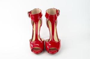 sandal med röd patenterad häl