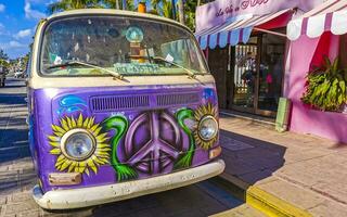 puerto escondido oaxaca mexico 2023 gammal årgång klassisk minibussar vans transportörer fordon bilar i Mexiko. foto