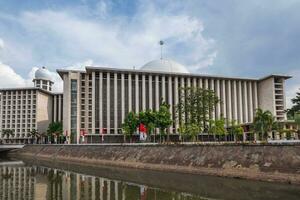 masjid istiqlal, oberoende moské, belägen på Centrum av jakarta i indonesien foto