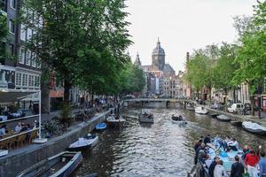 den vackra amsterdam i juni foto