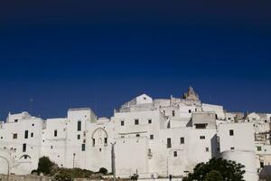 ostuni de vit stad foto