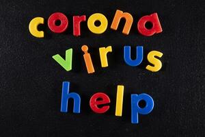 färgad skriven fotografisk representation av de coronavirus foto