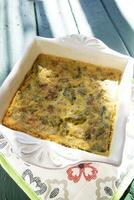 vegan matlagning välsmakande paj med kikärt mjöl och grön bönor foto