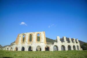 de resterna av de roman amfiteater i gubbio Italien foto