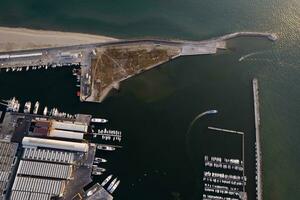 antenn se av de turistiska hamn av viareggio tuscany foto