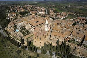 antenn se av de medeltida by av pienza siena foto