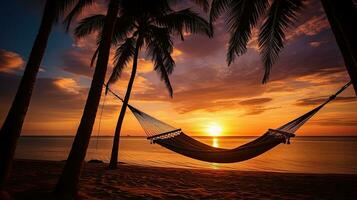 lugn tropisk strand med handflatan träd och hängmatta silhuett på solnedgång representerar sorglös sommar njutning och positiv energi foto