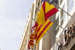 flagga Barcelona, de katalanska och spanska flaggorna foto