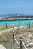 ses illetes strand i formentera, balearerna i Spanien. foto