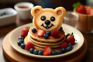 roligt unge frukost, pannkaka Björn leende ansikte med olika frukter. foto
