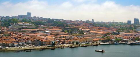 porto känd historisk stad, portugal. arkitektur av gammal stad. resa till ribeira och douro flod. foto