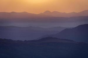 cozia mountainns vid soluppgång foto