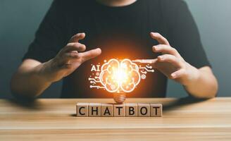 chatbot chatt med ai, artificiell intelligens. man chattar med en smart ai robot, artificiell intelligens förbi stiga på kommando prompt för genererar något, trogen teknologi omvandling. foto