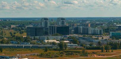 sommar solnedgång i riga, lettland. antenn se av riga, de huvudstad av lettland på solnedgång. foto