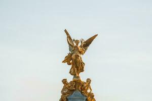 de gyllene ängel av victoria minnesmärke i London foto