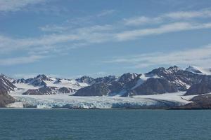 kustlandskap nära Ny Ålesund på Spitsbergen foto