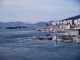 hamnen i staden Yeosu. Sydkorea foto