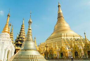 shwedagon pagod de mest turist attraktion plats i yangon township av myanmar. foto