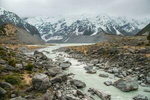 de skön landskap av hora dal spår i aoraki montera laga mat de högsta bergen i ny själland. foto