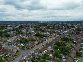 hög vinkel se av Västra luton stad och bostads- distrikt. antenn se av fångad med drönare kamera på 30:e juli, 2023. England, Storbritannien foto