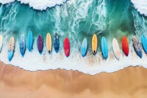 antenn topp se av surfa styrelse på de hav strand, ai generera foto