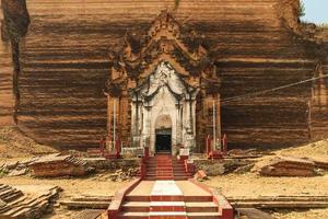 mingun pahtodawgyi pagoda ligger i Mingun, Myanmar