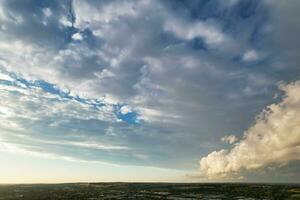 dramatisk moln över luton stad av England bra Storbritannien. foto