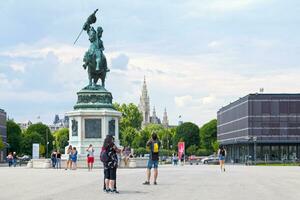 Wien, österrike - juni 17 2018 - staty av ärkehertig charles foto