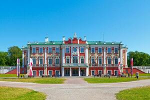 Tallinn, estland - juni 15 2019 - kadriorg palats i de stad Centrum foto