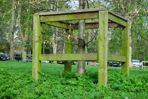 skön låg vinkel se av wardown museum offentlig parkera av luton stad, England Storbritannien. fångad på april 16:e, 2023 foto