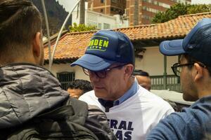 Bogota, colombia, 16 augusti 2023. allmän jorge luis vargas på de Mars be för gustavo petro anklagelse. fredlig protest. la marcha de la mayoria. foto