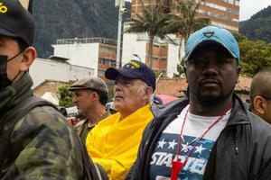 Bogota, colombia, 16 augusti 2023. Mars be för gustavo petro anklagelse. fredlig protest Mars i bogota colombia mot de regering av gustavo petro kallad la marcha de la mayoria. foto