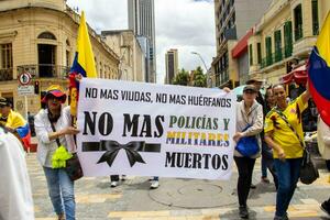 Bogota, colombia, 16 augusti 2023. Mars be för gustavo petro anklagelse. fredlig protest Mars i bogota colombia mot de regering av gustavo petro kallad la marcha de la mayoria. foto