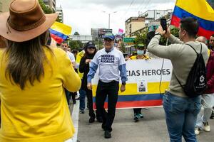 Bogota, colombia, 16 augusti 2023. allmän jorge luis vargas på de Mars be för gustavo petro anklagelse. fredlig protest. la marcha de la mayoria. foto