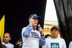 Bogota, colombia, 16 augusti 2023. allmän jorge luis vargas på de Mars be för gustavo petro anklagelse. fredlig protest. la marcha de la mayoria. foto