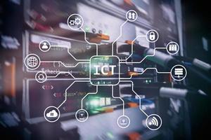 ict - koncept för information och kommunikationsteknik på serverrumsbakgrund. foto