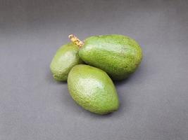 avokado av naturligt ursprung för att laga vegetarisk mat foto